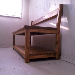 無垢ヒノキで造る家具　アンティーク風　背もたれ付ベンチチェア　下段に棚付　店舗　什器　オーダー可　シンプル　ナチュラル 2枚目の画像