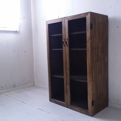 アンティークテイスト キャビネット 観音開き扉 収納棚 収納4段 商品