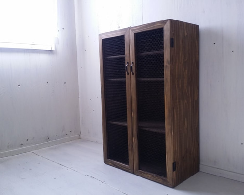 木製 4枚扉 収納 キャビネット 観音開き アンティークテイスト キャビネット 観音開き扉 収納棚 収納4段 商品