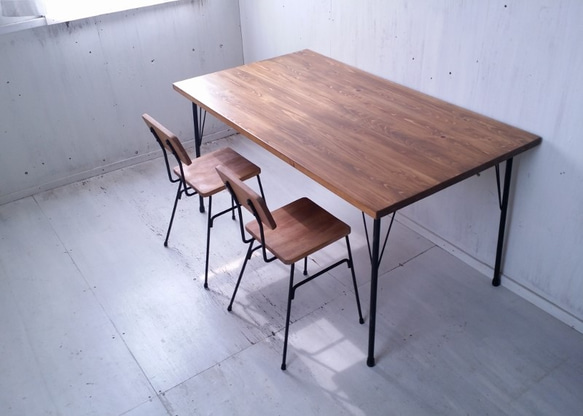 無垢ヒノキで造る家具　アンティーク風　ダイニングテーブル　鉄脚　アイアン脚　オーダー可　シンプルインテリア　テーブル　 2枚目の画像