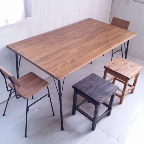 無垢ヒノキで造る家具 アンティーク風 ダイニングテーブル 鉄脚