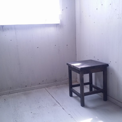 無垢ヒノキで造る家具　アンティーク風　シンプル角スツール　椅子　飾り台　イス　オーダー可　店舗什器　シンプルインテリア 3枚目の画像