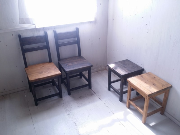 無垢ヒノキで造る家具　アンティーク風　シンプル角スツール　椅子　飾り台　イス　オーダー可　店舗什器　シンプルインテリア 5枚目の画像