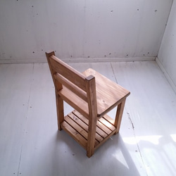 荷物置きのある 背もたれ付チェア　無垢　アンティーク風　椅子　棚付　イス　オスモオーク　什器　ダイニングチェア 5枚目の画像
