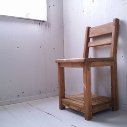 荷物置きのある 背もたれ付チェア　無垢　アンティーク風　椅子　棚付　イス　オスモオーク　什器　ダイニングチェア 6枚目の画像