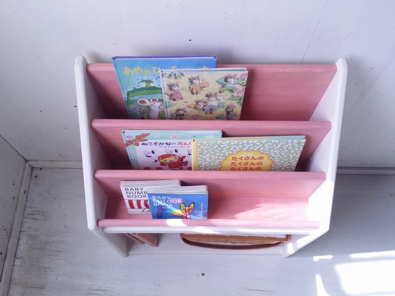 大容量収納のかわいい絵本棚　ピンク　マガジンラック　ぴんく　無垢　オーダー可　キッズルーム　本棚　　　マガジンラック