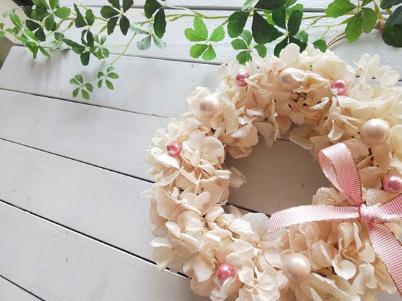 プリザーブドアジサイのリース（ベビーピンク）～長く飾れるプリザーブドフラワー～[F211012] 2枚目の画像
