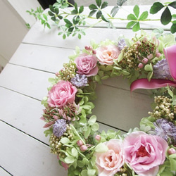 プリザーブドローズとライスフラワーのリース（ラベンダーピンク）～長く飾れるプリザーブドフラワー～[F211033] 2枚目の画像