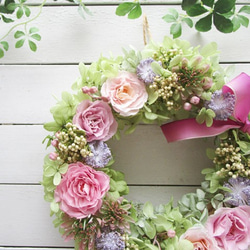 プリザーブドローズとライスフラワーのリース（ラベンダーピンク）～長く飾れるプリザーブドフラワー～[F211033] 3枚目の画像