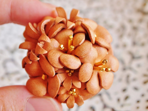 植物花胸針由ume皮革製成自然色小 第3張的照片