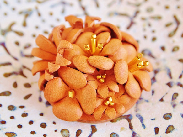 植物花胸針由ume皮革製成自然色小 第6張的照片