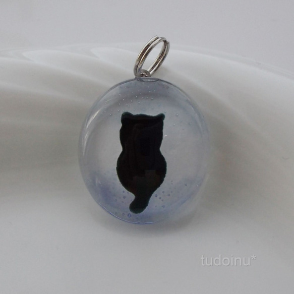 黒猫　ガラス　バッグチャーム　ブローチ　ストラップ　チャーム　クロネコ　ペンダント　ネックレス 1枚目の画像