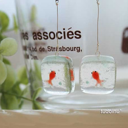 【409】金魚のピアス／イヤリング／ガラスボトル 409】金魚のピアス／イヤリング／ガラスボトル