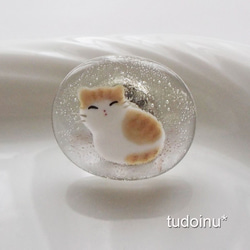 茶トラ猫　ガラス　ピンブローチ　猫　ヘアゴム 2枚目の画像