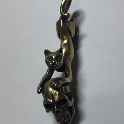 猫 スカル ペンダントトップ　◆真鍮 2枚目の画像