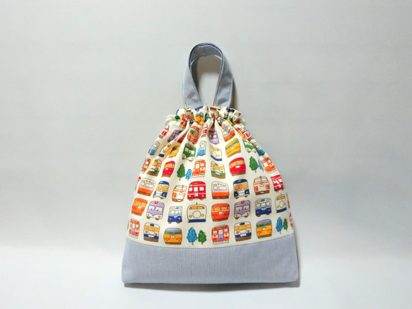 電車いっぱい《オフホワイト》　体操服入れ　お着替え巾着 2枚目の画像