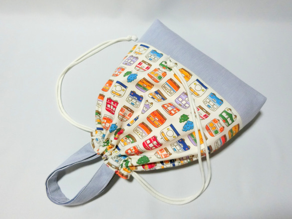 電車いっぱい《オフホワイト》　体操服入れ　お着替え巾着 3枚目の画像