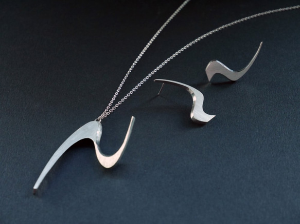 streamline necklace 2枚目の画像