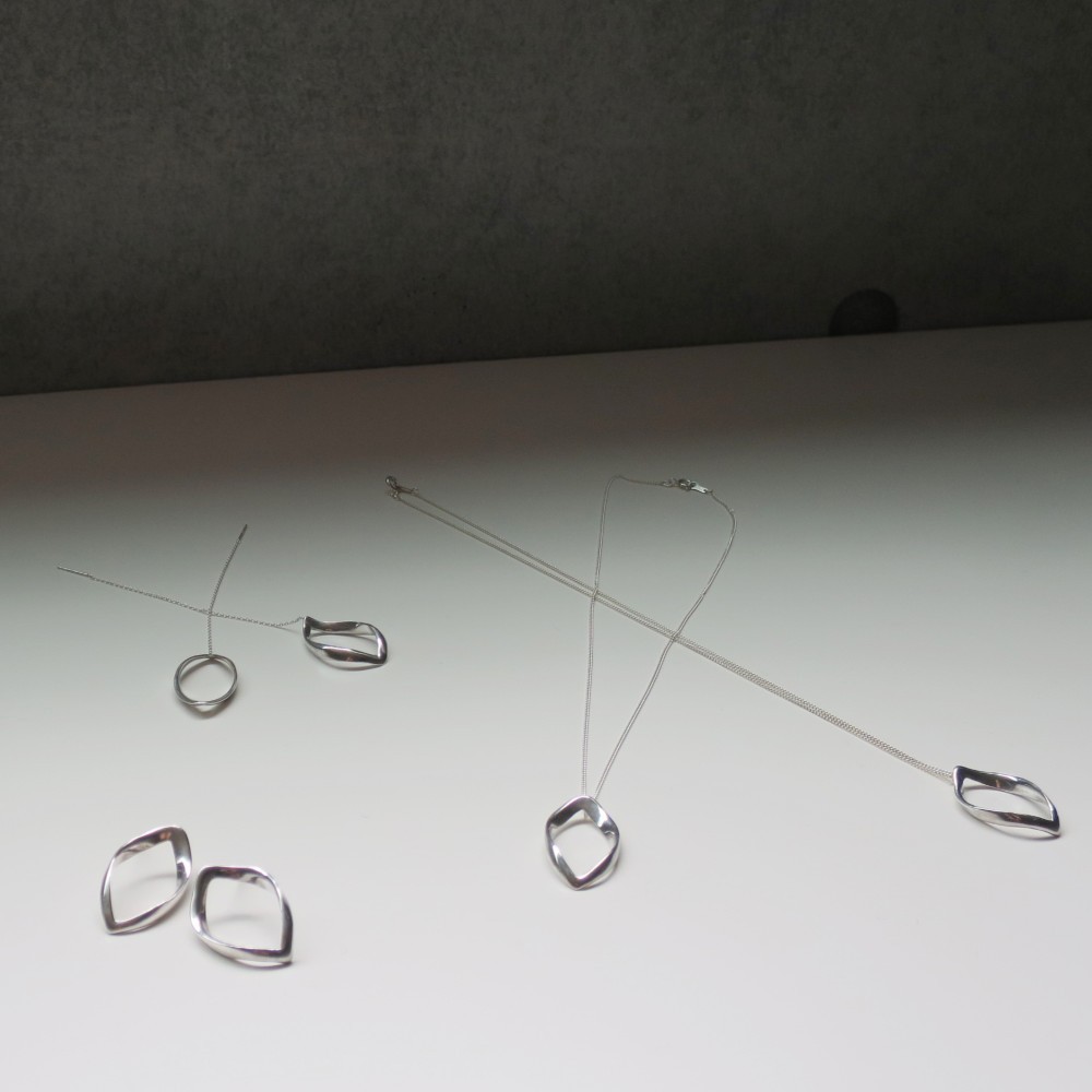 streamline necklace (2021SS new item )