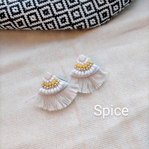 チェコ イエロー 刺繍 ビーズ フリンジ ピアス or イヤリング