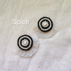 レトロ♡ 大ぶり ビーズ 刺繍 ピアス or イヤリング。 1枚目の画像