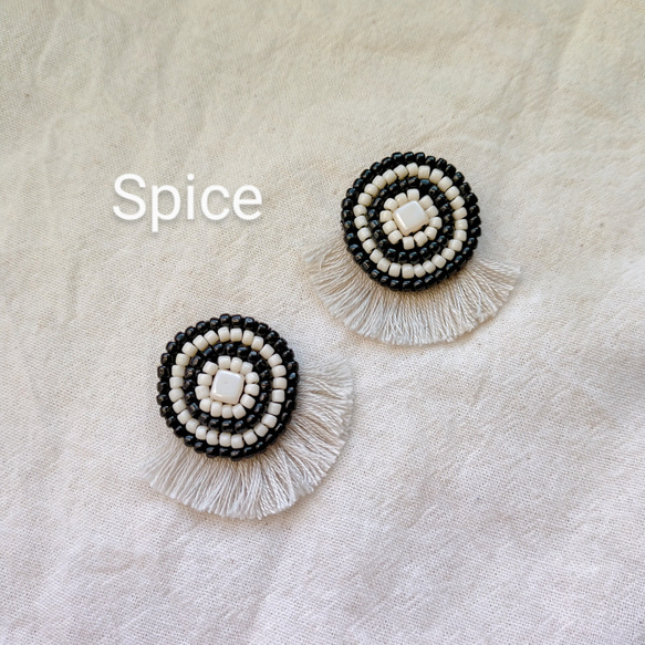 レトロ♡ 大ぶり ビーズ 刺繍 ピアス or イヤリング。 1枚目の画像