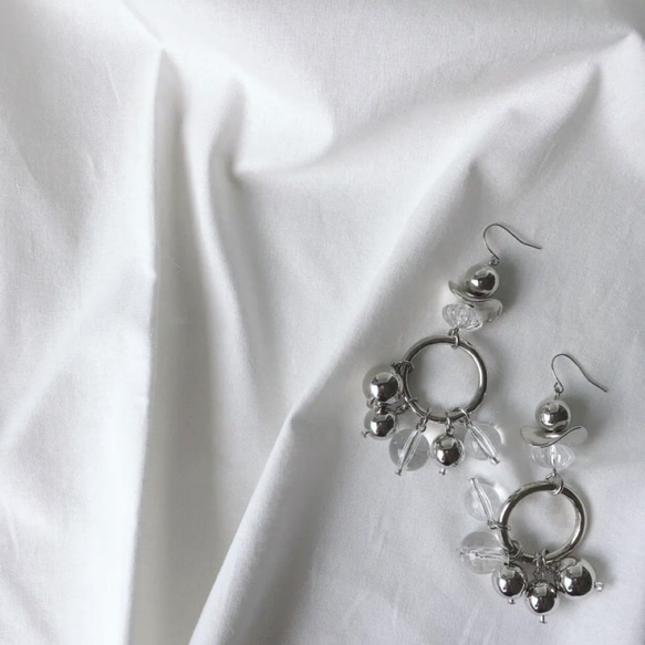 S89    シルバー　メタル　クリア　ボール　サークル　じゃらじゃら　ピアス　イヤリング　 2枚目の画像