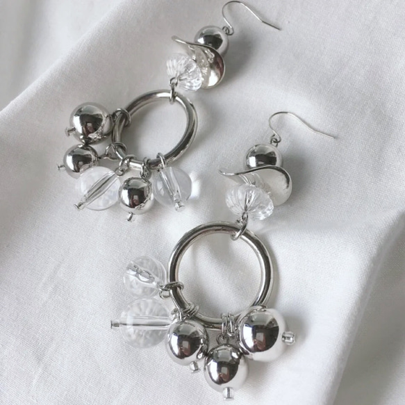 S89    シルバー　メタル　クリア　ボール　サークル　じゃらじゃら　ピアス　イヤリング　 3枚目の画像