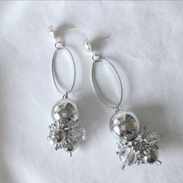 #95    シルバー　メタル　ビッグ　ボール　オーバル　じゃらじゃら　シンプル　ピアス 3枚目の画像