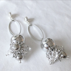 #95    シルバー　メタル　ビッグ　ボール　オーバル　じゃらじゃら　シンプル　ピアス 4枚目の画像