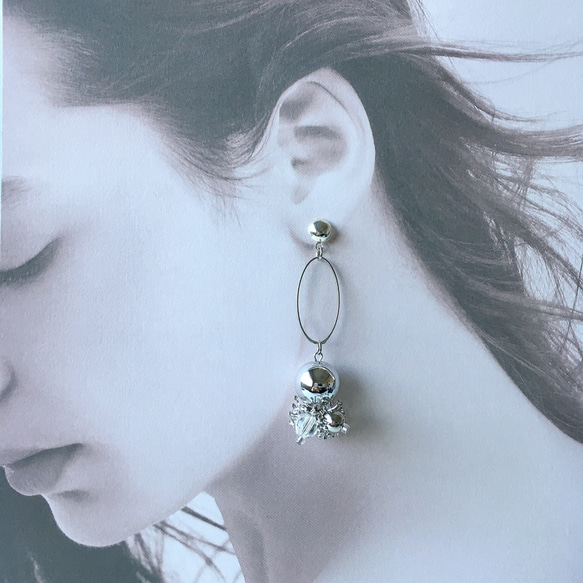 #95    シルバー　メタル　ビッグ　ボール　オーバル　じゃらじゃら　シンプル　ピアス 6枚目の画像