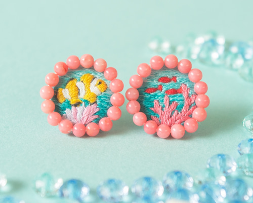 特集掲載】サンゴとお魚のカラフルピアス/イヤリング 水族館 夏 刺繍
