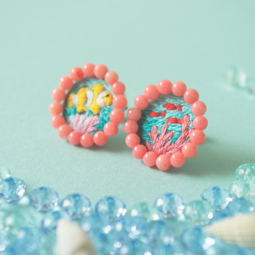 特集掲載】サンゴとお魚のカラフルピアス/イヤリング 水族館 夏 刺繍