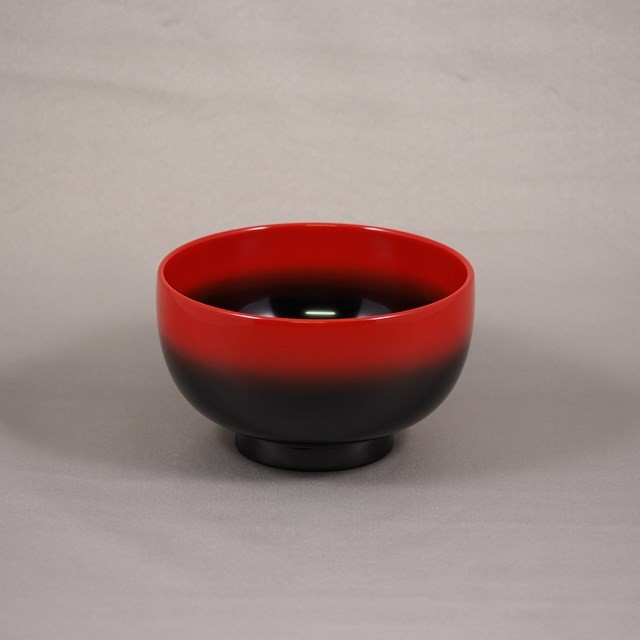 伝統的工芸品「輪島塗」　深型汁椀　3寸6分　～朱黒ぼかし塗～
