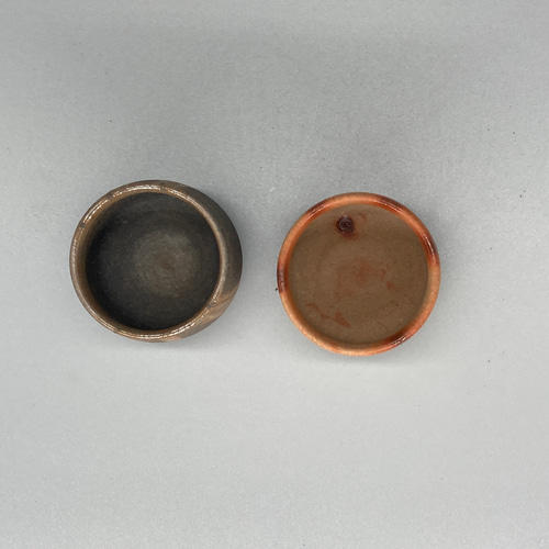 備前焼 ぐい呑2個組 青備前、緋襷 木箱入り おちょこ・ぐい呑み・徳利