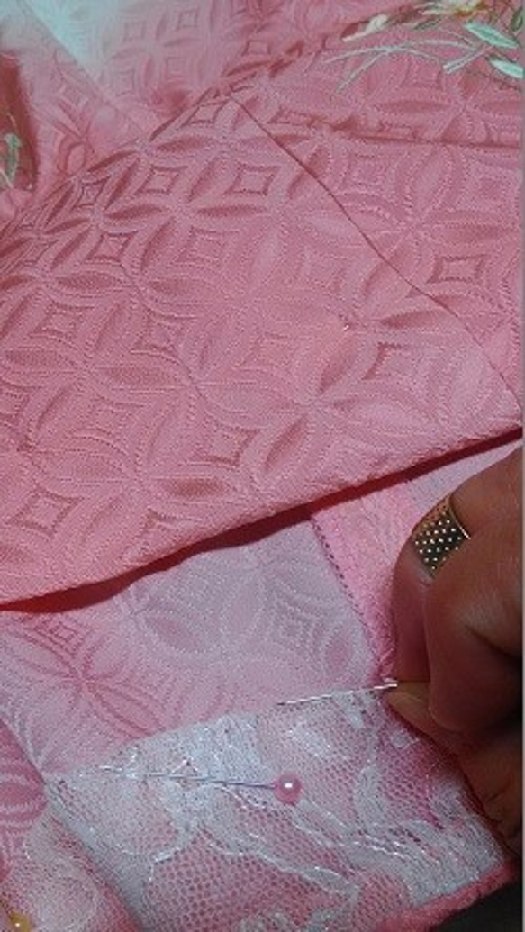 桜ピンクで春を楽しむ：正絹（絹１００％）付下げ着物生地でワンピース 5枚目の画像