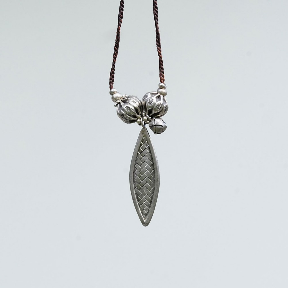 カレンシルバー・紐・シルバー・ネックレス