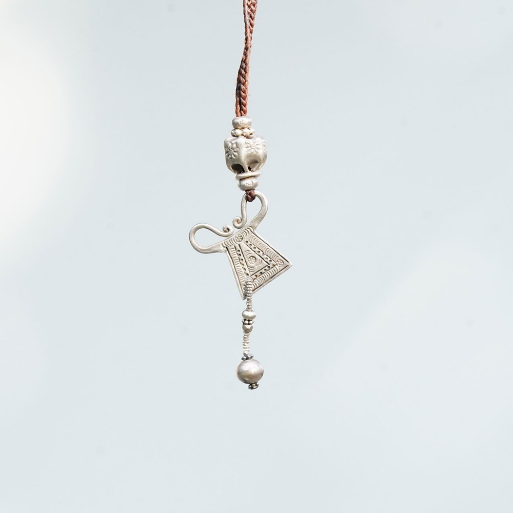 カレンシルバー・紐・シルバー・ネックレス