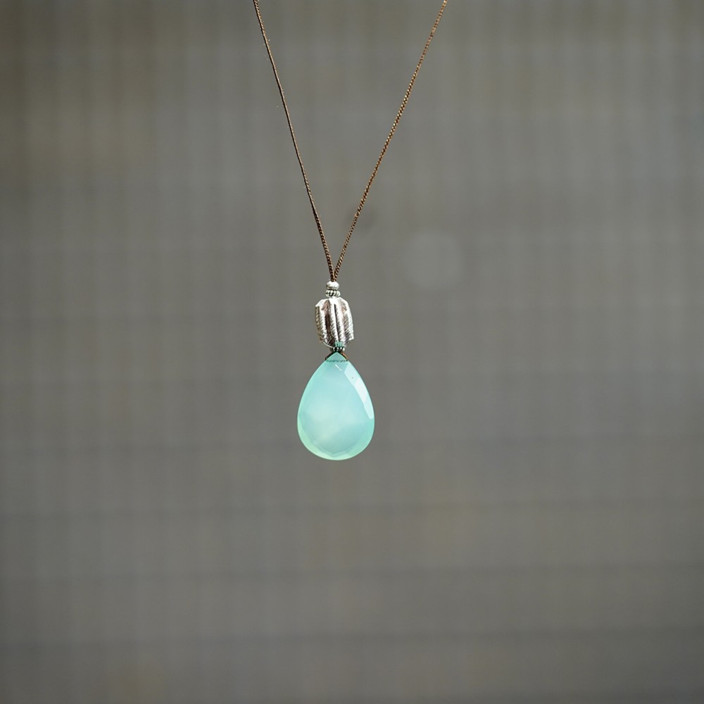 ブルーカルセドニー・大粒・天然石・カレンシルバー・紐・ネックレス