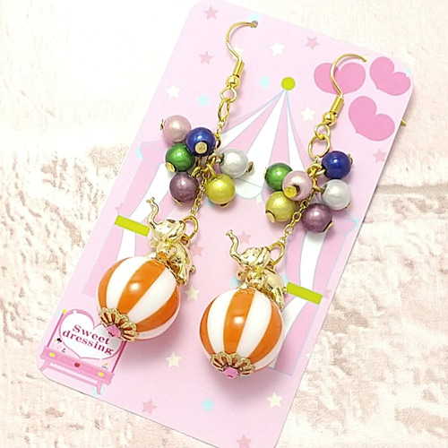 可愛い♡玉乗り傘猫ピアス 可愛い♡玉乗り傘猫ピアス