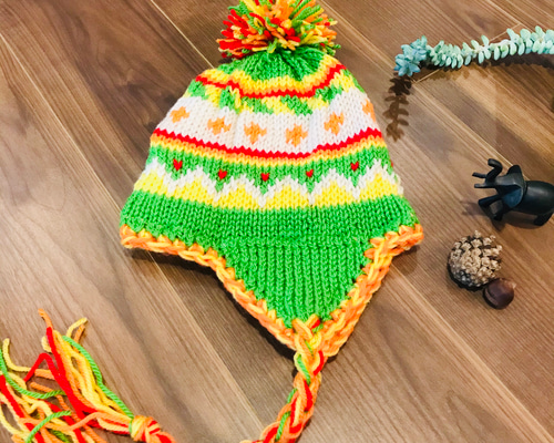 手作りニット帽ビーニーグリーンオレンジステッチパッチワーク風