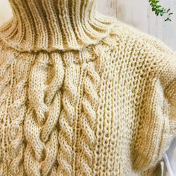 【受注制作】一着で二通り楽しめる手編みのローゲージケーブルニットベスト⁂キナリ⁂オフホワイト⁂ 4枚目の画像