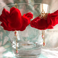 赤い花の可愛いハート 1枚目の画像