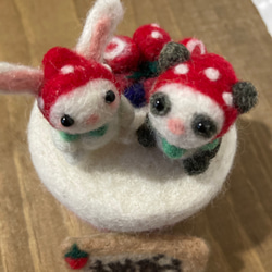 仲良しうさちゃんのいちご狩り 羊毛フェルト いちご うさぎ 春