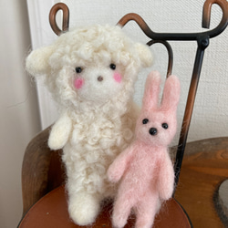 おすわり白のひつじとウサギさん(羊毛フェルト) 1枚目の画像