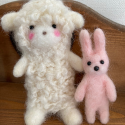おすわり白のひつじとウサギさん(羊毛フェルト) 8枚目の画像