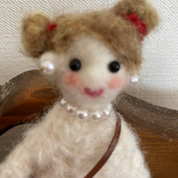 羊毛フェルトの女の子（ざっくりセーター白） 6枚目の画像