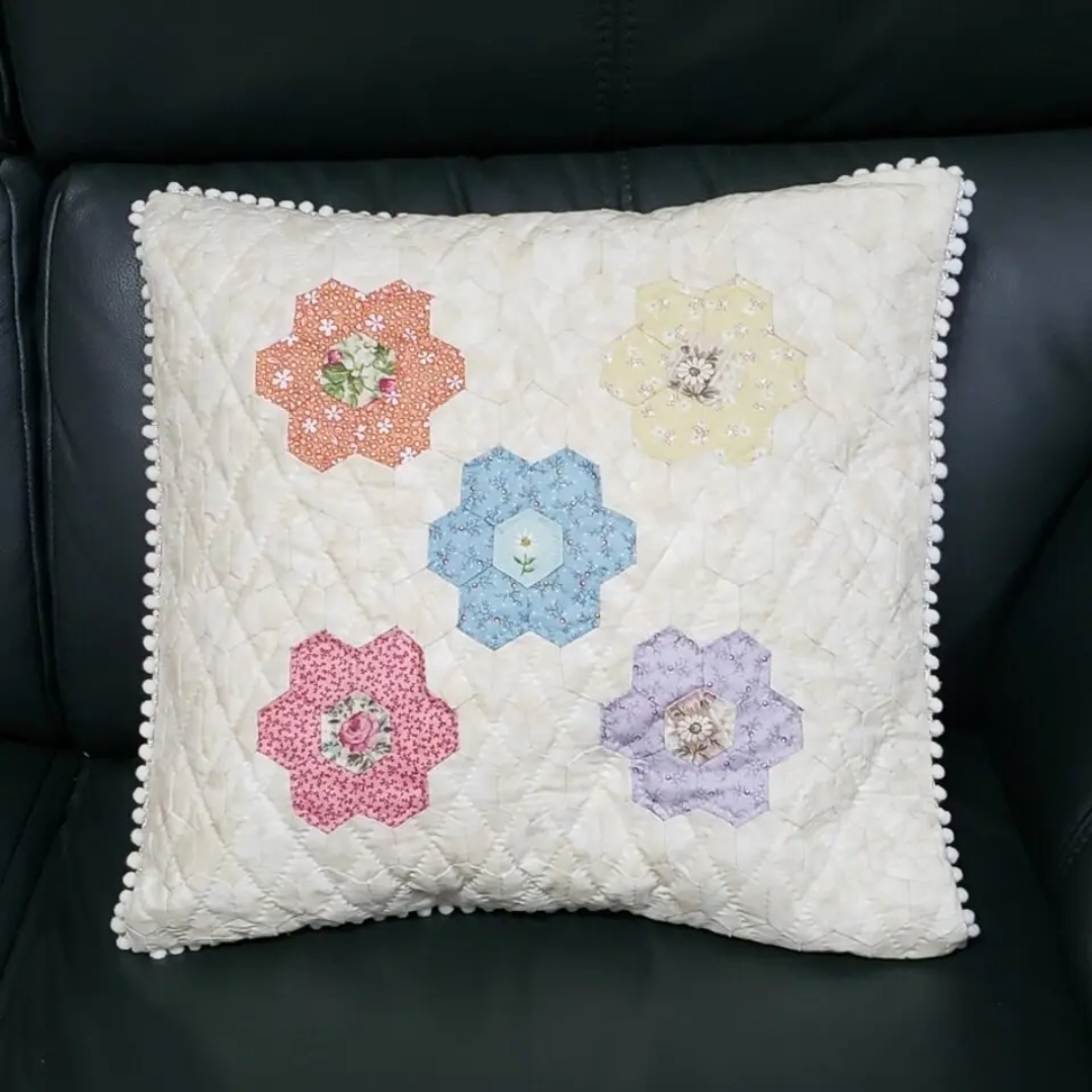 ☆パッチワークキルトのクッションカバー(40cm×40cm) クッション