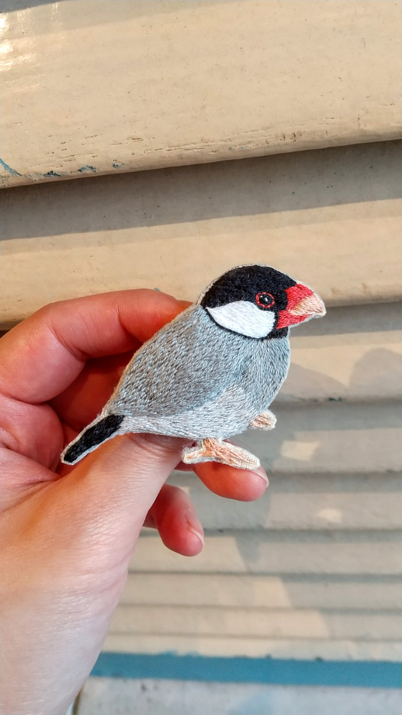文鳥の手刺繍ブローチ ブローチ キコリヤ 通販 10885731｜Creema