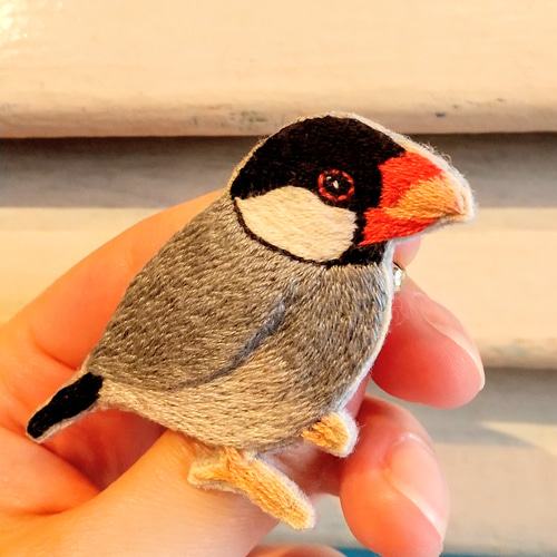 文鳥の手刺繍ブローチ ブローチ キコリヤ 通販 10885731｜Creema